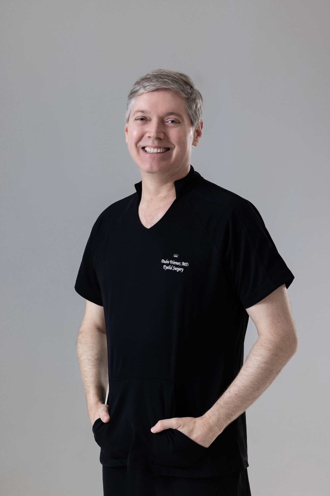 Dr. Pedro Werner em uniforme cirúrgico